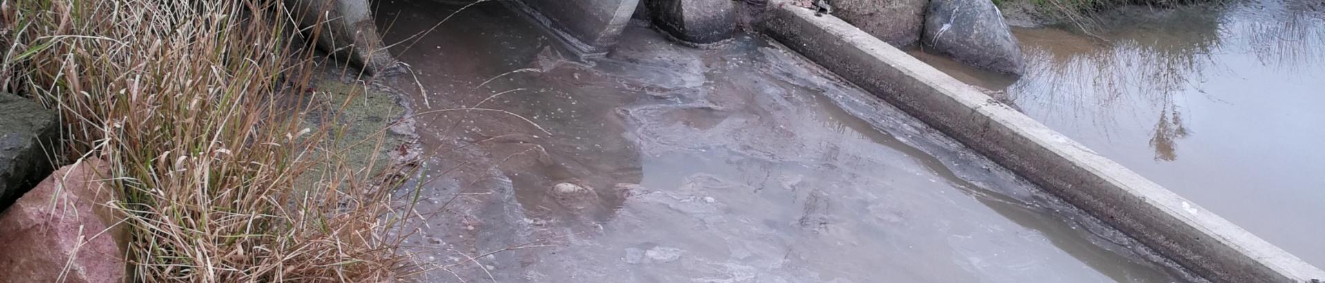 Uvedkommende vand Uvedkommende vand ud af et kloakrør